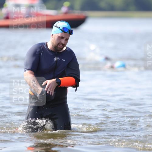 22.06.2025 - Viking Triathlon H.Heesch http://msf.ph/oto/8062942 22.06.2025 10:50:32 Schwimmen 24, 48, 202, 402, 418, 463, 533 meine-sportfotos.de