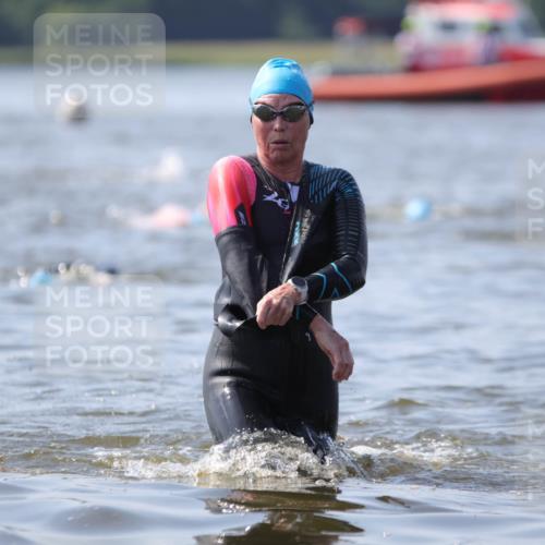 22.06.2025 - Viking Triathlon H.Heesch http://msf.ph/oto/8062947 22.06.2025 10:50:34 Schwimmen 24, 48, 202, 402, 418, 533 meine-sportfotos.de