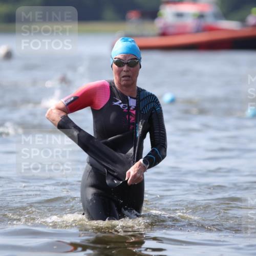 22.06.2025 - Viking Triathlon H.Heesch http://msf.ph/oto/8062950 22.06.2025 10:50:34 Schwimmen 24, 48, 202, 402, 418, 533 meine-sportfotos.de