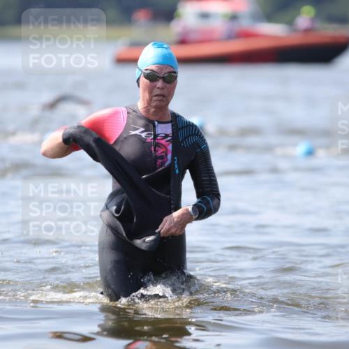 22.06.2025 - Viking Triathlon H.Heesch http://msf.ph/oto/8062952 22.06.2025 10:50:34 Schwimmen 24, 48, 202, 402, 418, 533 meine-sportfotos.de