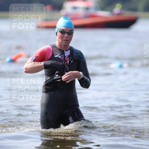 22.06.2025 - Viking Triathlon H.Heesch http://msf.ph/oto/8062956 22.06.2025 10:50:35 Schwimmen 24, 48, 202, 402, 418, 533 meine-sportfotos.de