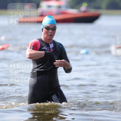 22.06.2025 - Viking Triathlon H.Heesch http://msf.ph/oto/8062959 22.06.2025 10:50:35 Schwimmen 24, 48, 202, 402, 418, 533 meine-sportfotos.de