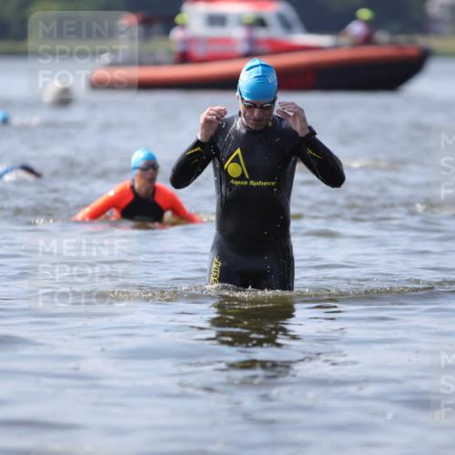 22.06.2025 - Viking Triathlon H.Heesch http://msf.ph/oto/8062960 22.06.2025 10:50:43 Schwimmen 24, 48, 202, 402, 418, 523, 533, 543 meine-sportfotos.de