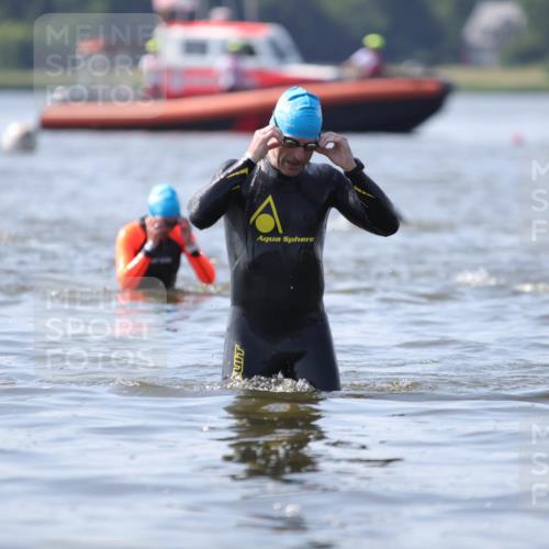 22.06.2025 - Viking Triathlon H.Heesch http://msf.ph/oto/8062965 22.06.2025 10:50:44 Schwimmen 48, 202, 402, 418, 523, 533, 543 meine-sportfotos.de