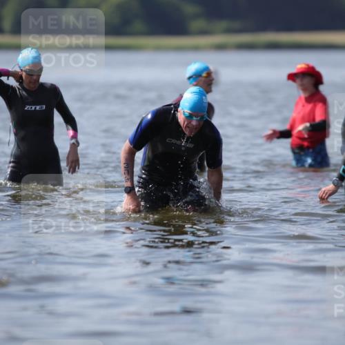 22.06.2025 - Viking Triathlon H.Heesch http://msf.ph/oto/8062984 22.06.2025 10:50:50 Schwimmen 308, 523, 543 meine-sportfotos.de