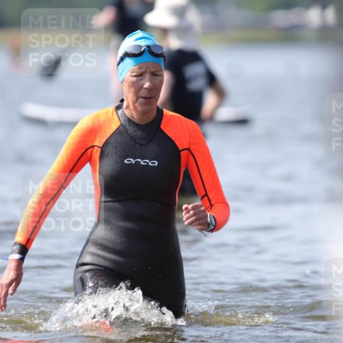 22.06.2025 - Viking Triathlon H.Heesch http://msf.ph/oto/8063007 22.06.2025 10:51:04 Schwimmen 308, 436, 484, 523, 543 meine-sportfotos.de