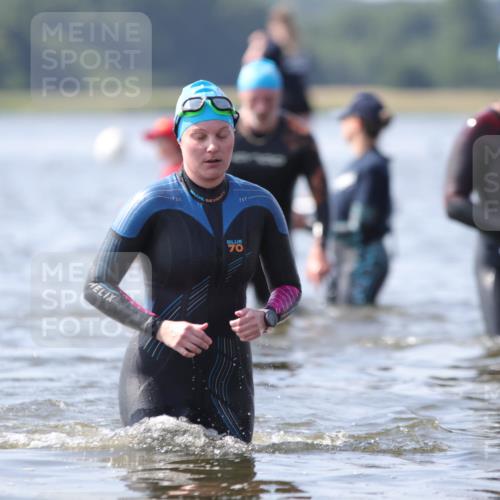 22.06.2025 - Viking Triathlon H.Heesch http://msf.ph/oto/8063030 22.06.2025 10:51:21 Schwimmen 422, 436, 477 meine-sportfotos.de
