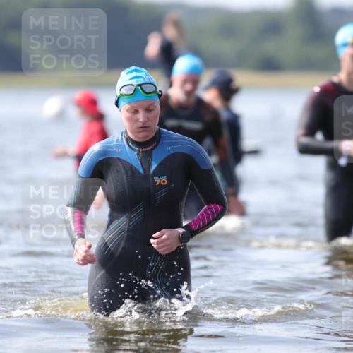 22.06.2025 - Viking Triathlon H.Heesch http://msf.ph/oto/8063035 22.06.2025 10:51:22 Schwimmen 422, 436, 477 meine-sportfotos.de