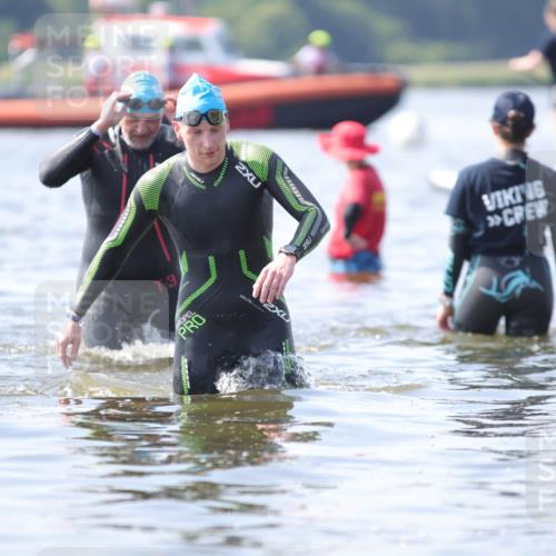 22.06.2025 - Viking Triathlon H.Heesch http://msf.ph/oto/8063096 22.06.2025 10:52:09 Schwimmen 116, 136, 169, 481, 490, 542 meine-sportfotos.de