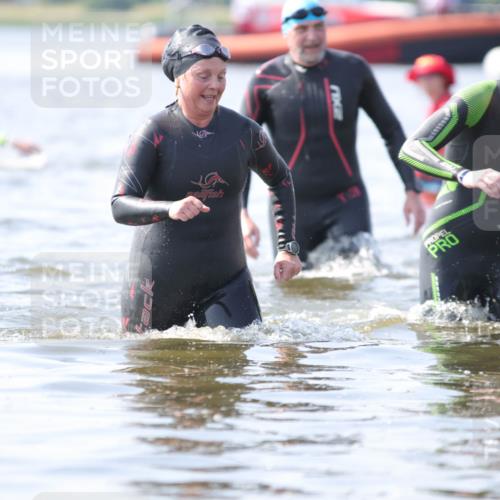 22.06.2025 - Viking Triathlon H.Heesch http://msf.ph/oto/8063104 22.06.2025 10:52:10 Schwimmen 116, 136, 481, 490, 542 meine-sportfotos.de