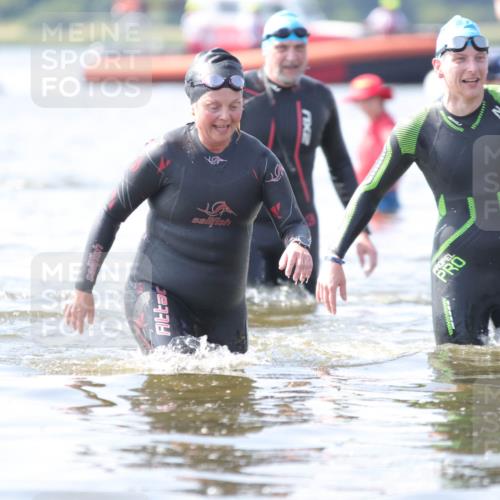 22.06.2025 - Viking Triathlon H.Heesch http://msf.ph/oto/8063112 22.06.2025 10:52:11 Schwimmen 116, 136, 481, 490, 542 meine-sportfotos.de