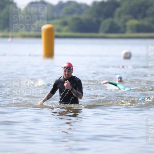 22.06.2025 - Viking Triathlon H.Heesch http://msf.ph/oto/8063116 22.06.2025 10:52:29 Schwimmen 116, 136, 481, 490 meine-sportfotos.de