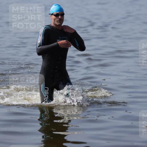 22.06.2025 - Viking Triathlon H.Heesch http://msf.ph/oto/8063132 22.06.2025 10:22:44 Schwimmen 100 meine-sportfotos.de