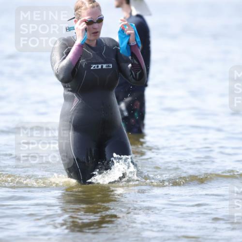 22.06.2025 - Viking Triathlon H.Heesch http://msf.ph/oto/8063164 22.06.2025 10:53:18 Schwimmen 165, 201, 241, 319 meine-sportfotos.de