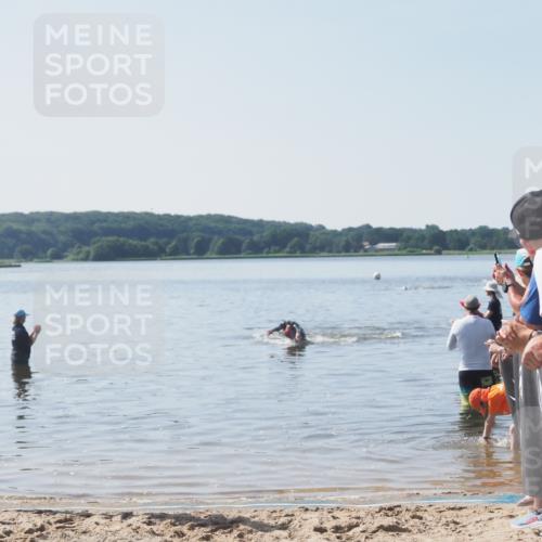 22.06.2025 - Viking Triathlon MichiJ http://msf.ph/oto/8063250 22.06.2025 10:24:04 Schwimmen 609 meine-sportfotos.de