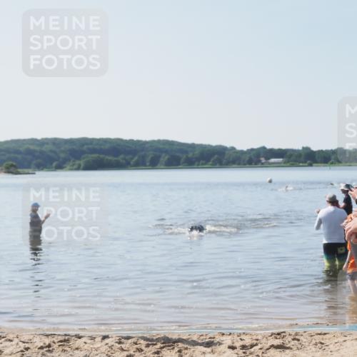 22.06.2025 - Viking Triathlon MichiJ http://msf.ph/oto/8063267 22.06.2025 10:24:06 Schwimmen 609 meine-sportfotos.de