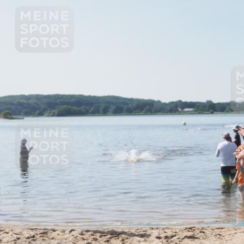 22.06.2025 - Viking Triathlon MichiJ http://msf.ph/oto/8063268 22.06.2025 10:24:06 Schwimmen 609 meine-sportfotos.de