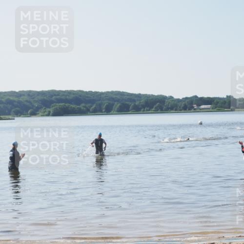 22.06.2025 - Viking Triathlon MichiJ http://msf.ph/oto/8063327 22.06.2025 10:24:41 Schwimmen 329 meine-sportfotos.de