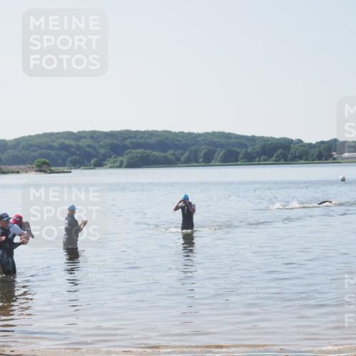 22.06.2025 - Viking Triathlon MichiJ http://msf.ph/oto/8063332 22.06.2025 10:24:42 Schwimmen 329 meine-sportfotos.de