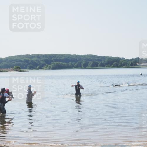 22.06.2025 - Viking Triathlon MichiJ http://msf.ph/oto/8063334 22.06.2025 10:24:43 Schwimmen 329 meine-sportfotos.de
