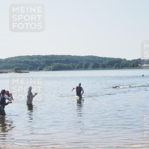 22.06.2025 - Viking Triathlon MichiJ http://msf.ph/oto/8063336 22.06.2025 10:24:43 Schwimmen 329 meine-sportfotos.de