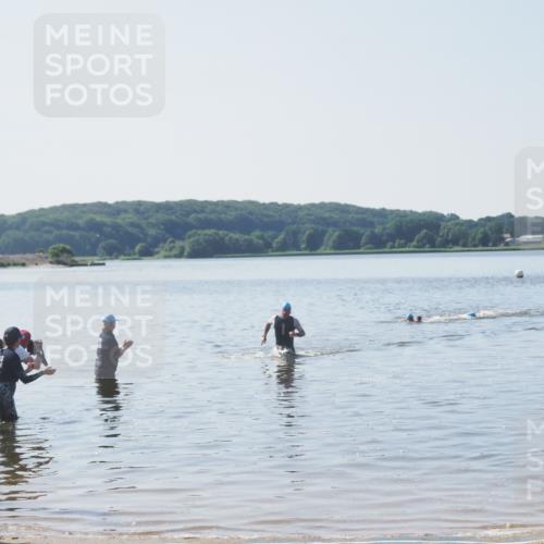 22.06.2025 - Viking Triathlon MichiJ http://msf.ph/oto/8063337 22.06.2025 10:24:43 Schwimmen 329 meine-sportfotos.de