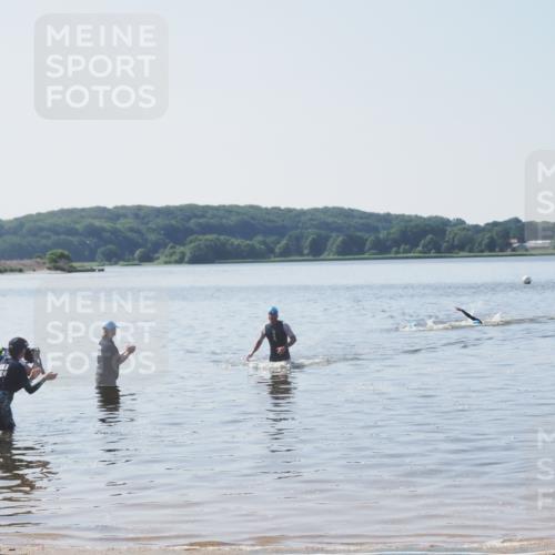 22.06.2025 - Viking Triathlon MichiJ http://msf.ph/oto/8063339 22.06.2025 10:24:43 Schwimmen 329 meine-sportfotos.de