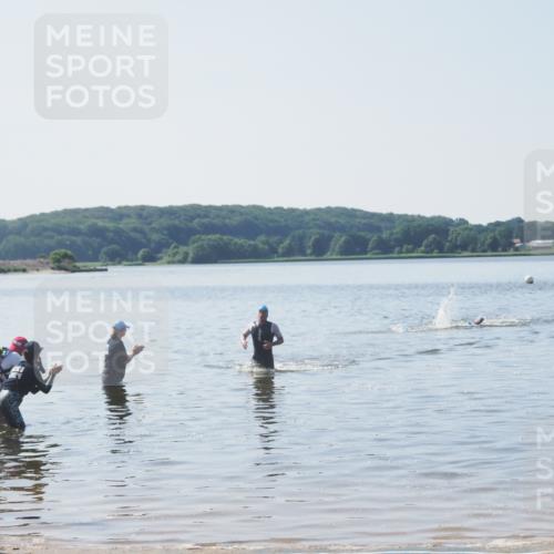 22.06.2025 - Viking Triathlon MichiJ http://msf.ph/oto/8063346 22.06.2025 10:24:44 Schwimmen 329 meine-sportfotos.de