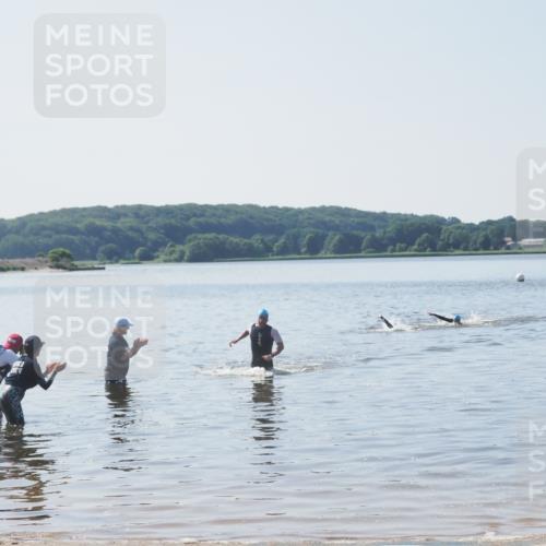 22.06.2025 - Viking Triathlon MichiJ http://msf.ph/oto/8063354 22.06.2025 10:24:45 Schwimmen 329 meine-sportfotos.de