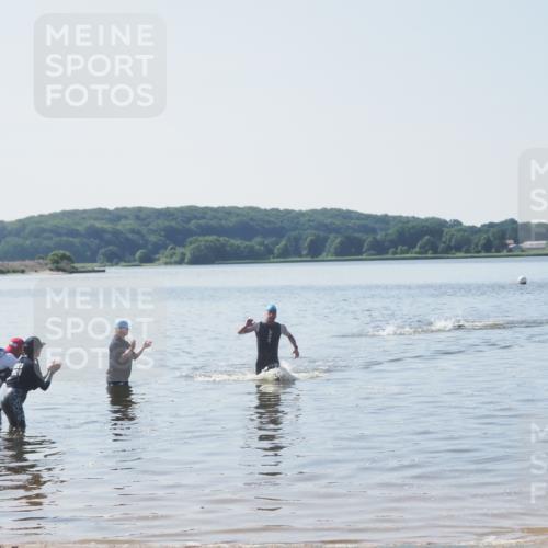 22.06.2025 - Viking Triathlon MichiJ http://msf.ph/oto/8063356 22.06.2025 10:24:45 Schwimmen 329 meine-sportfotos.de