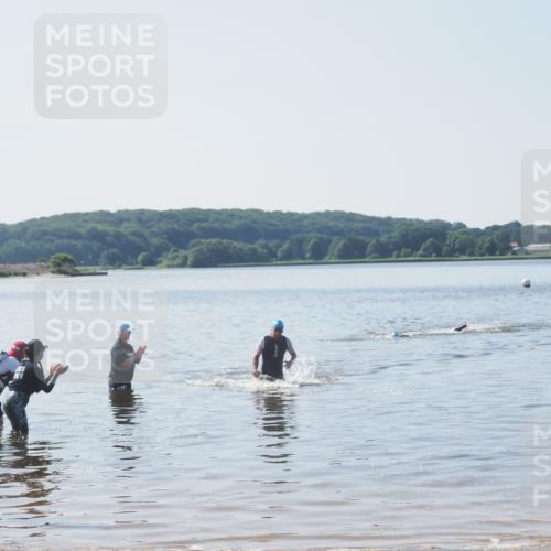 22.06.2025 - Viking Triathlon MichiJ http://msf.ph/oto/8063360 22.06.2025 10:24:46 Schwimmen 329 meine-sportfotos.de