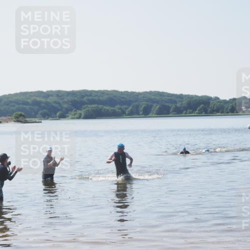22.06.2025 - Viking Triathlon MichiJ http://msf.ph/oto/8063363 22.06.2025 10:24:46 Schwimmen 329 meine-sportfotos.de
