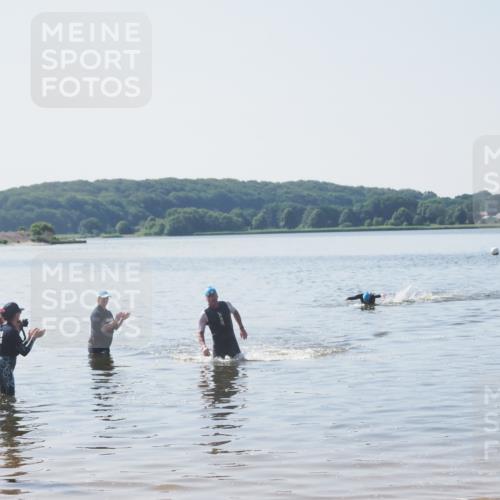 22.06.2025 - Viking Triathlon MichiJ http://msf.ph/oto/8063365 22.06.2025 10:24:47 Schwimmen 329 meine-sportfotos.de