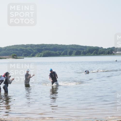 22.06.2025 - Viking Triathlon MichiJ http://msf.ph/oto/8063367 22.06.2025 10:24:47 Schwimmen 329 meine-sportfotos.de