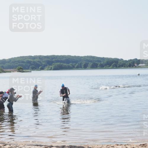 22.06.2025 - Viking Triathlon MichiJ http://msf.ph/oto/8063369 22.06.2025 10:24:47 Schwimmen 329 meine-sportfotos.de