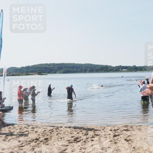 22.06.2025 - Viking Triathlon MichiJ http://msf.ph/oto/8063375 22.06.2025 10:24:50 Schwimmen 4, 329, 521 meine-sportfotos.de
