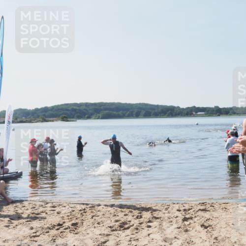 22.06.2025 - Viking Triathlon MichiJ http://msf.ph/oto/8063398 22.06.2025 10:24:52 Schwimmen 4, 329, 521 meine-sportfotos.de
