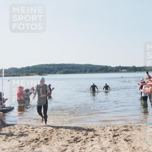 22.06.2025 - Viking Triathlon MichiJ http://msf.ph/oto/8063435 22.06.2025 10:24:55 Schwimmen 4, 329, 521 meine-sportfotos.de