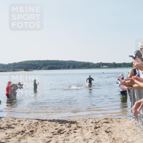 22.06.2025 - Viking Triathlon MichiJ http://msf.ph/oto/8063443 22.06.2025 10:24:57 Schwimmen 4, 329, 521 meine-sportfotos.de