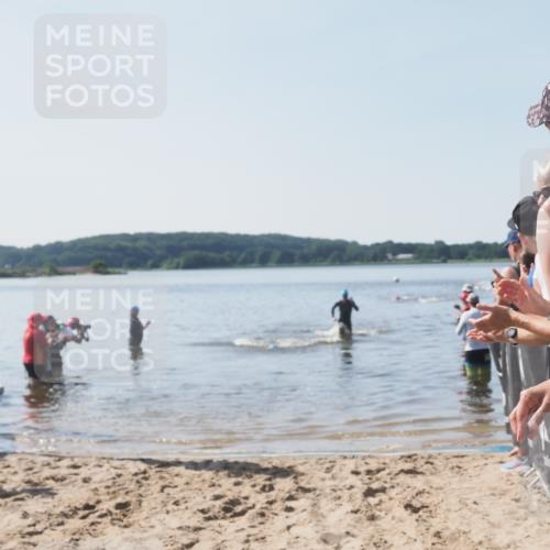 22.06.2025 - Viking Triathlon MichiJ http://msf.ph/oto/8063447 22.06.2025 10:24:58 Schwimmen 4, 329, 521 meine-sportfotos.de