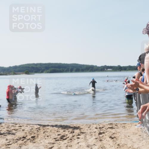 22.06.2025 - Viking Triathlon MichiJ http://msf.ph/oto/8063448 22.06.2025 10:24:58 Schwimmen 4, 329, 521 meine-sportfotos.de