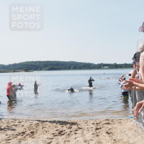 22.06.2025 - Viking Triathlon MichiJ http://msf.ph/oto/8063452 22.06.2025 10:24:58 Schwimmen 4, 329, 521 meine-sportfotos.de