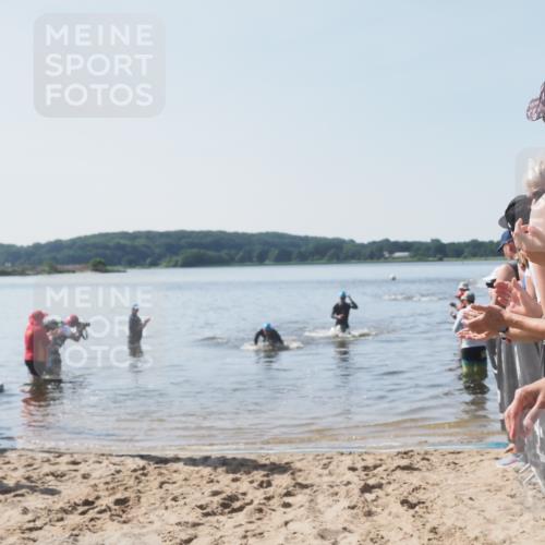 22.06.2025 - Viking Triathlon MichiJ http://msf.ph/oto/8063453 22.06.2025 10:24:58 Schwimmen 4, 329, 521 meine-sportfotos.de