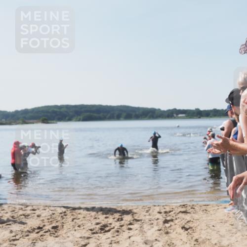 22.06.2025 - Viking Triathlon MichiJ http://msf.ph/oto/8063455 22.06.2025 10:24:58 Schwimmen 4, 329, 521 meine-sportfotos.de