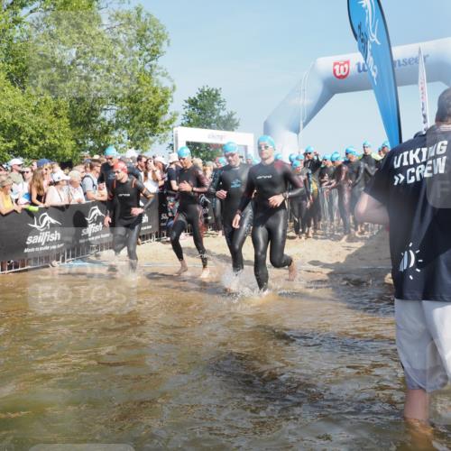 22.06.2025 - Viking Triathlon KatJ http://msf.ph/oto/8063509 22.06.2025 10:02:49 Schwimmen 5, 40, 43, 98, 164, 323, 340, 366, 427, 429, 430, 486, 548, 552, 554, 608 meine-sportfotos.de