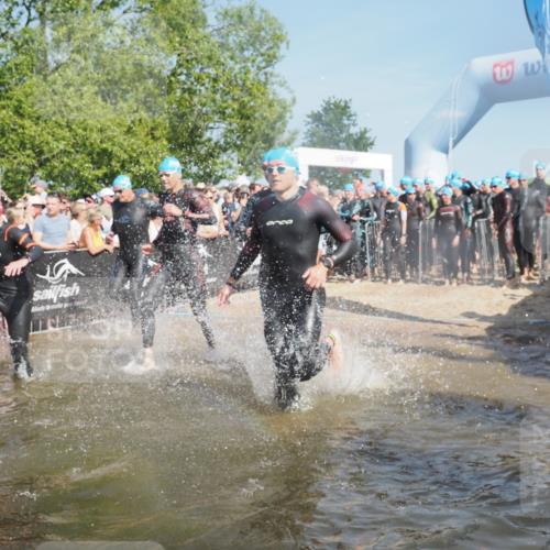 22.06.2025 - Viking Triathlon KatJ http://msf.ph/oto/8063525 22.06.2025 10:02:49 Schwimmen 5, 40, 43, 98, 164, 323, 340, 366, 427, 429, 430, 486, 548, 552, 554, 608 meine-sportfotos.de