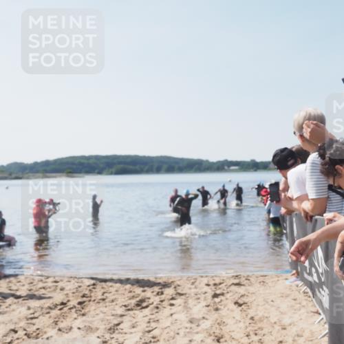 22.06.2025 - Viking Triathlon MichiJ http://msf.ph/oto/8063612 22.06.2025 10:25:41 Schwimmen 2, 10, 420, 455, 485, 544, 557 meine-sportfotos.de