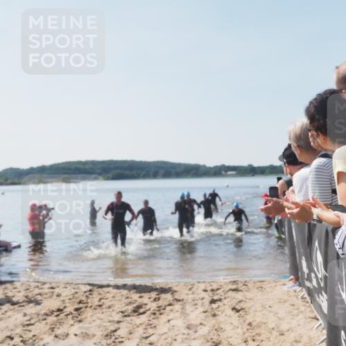 22.06.2025 - Viking Triathlon MichiJ http://msf.ph/oto/8063665 22.06.2025 10:25:49 Schwimmen 10, 49, 420, 455, 485, 544, 557, 642 meine-sportfotos.de