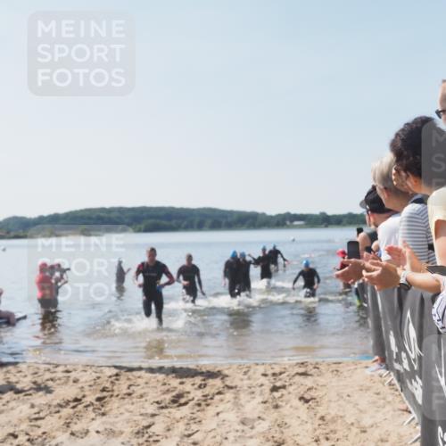 22.06.2025 - Viking Triathlon MichiJ http://msf.ph/oto/8063667 22.06.2025 10:25:49 Schwimmen 10, 49, 420, 455, 485, 544, 557, 642 meine-sportfotos.de