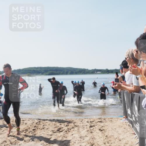 22.06.2025 - Viking Triathlon MichiJ http://msf.ph/oto/8063690 22.06.2025 10:25:52 Schwimmen 10, 49, 420, 455, 485, 544, 557, 642 meine-sportfotos.de